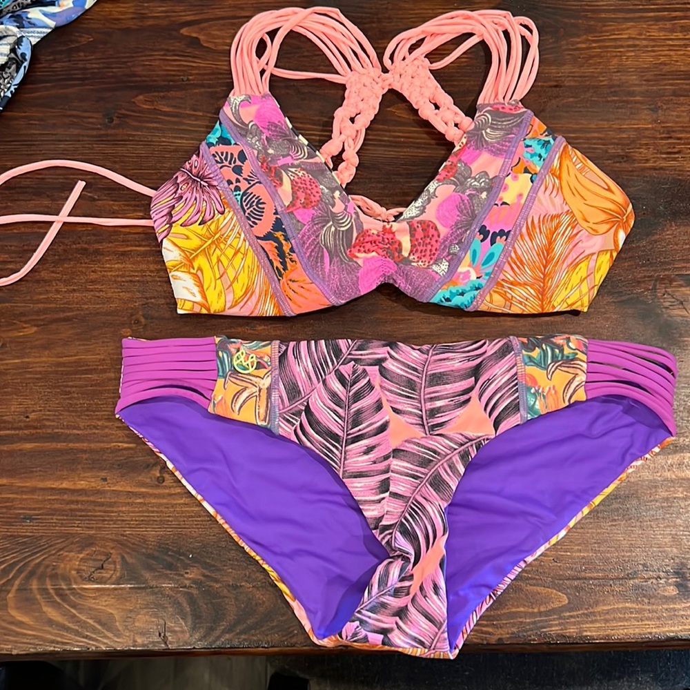 Maaji 2 piece swimsuit never worn L
